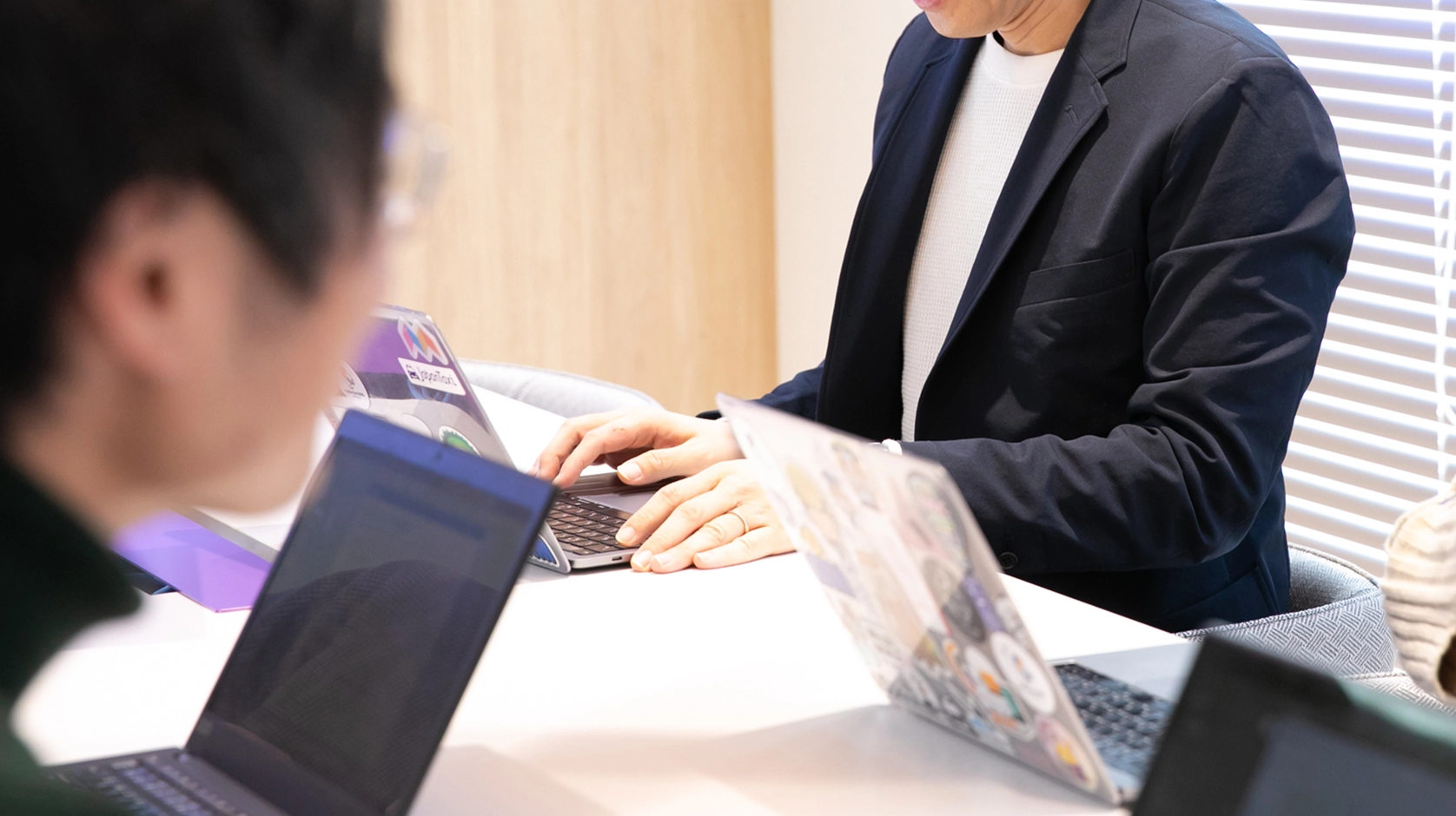 日本人開発チームによる円滑なコミュニケーションイメージ